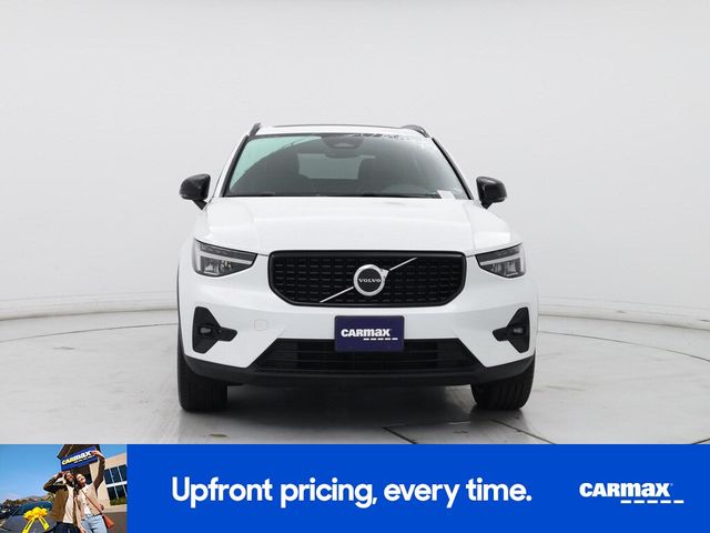 2023 Volvo XC40 Plus Dark Theme