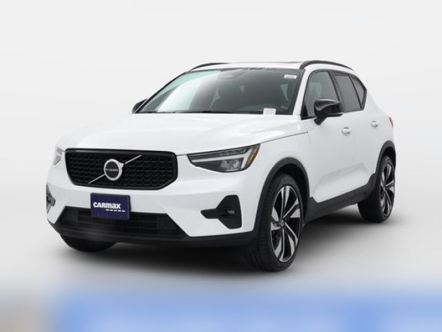 2023 Volvo XC40 Plus Dark Theme