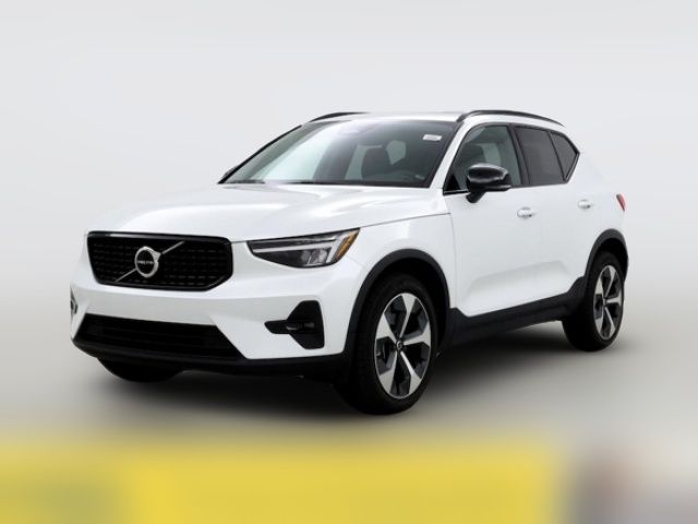 2023 Volvo XC40 Plus Dark Theme