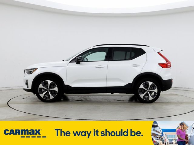 2023 Volvo XC40 Plus Dark Theme