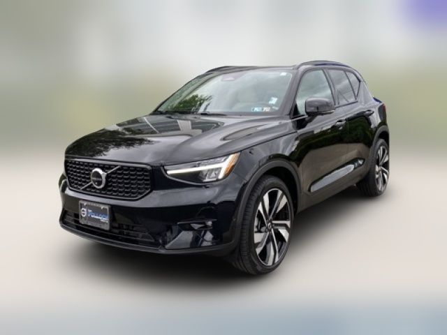 2023 Volvo XC40 Plus Dark Theme