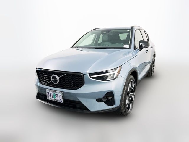2023 Volvo XC40 Plus Dark Theme