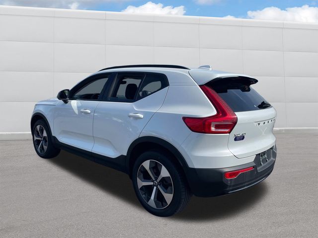 2023 Volvo XC40 Plus Dark Theme