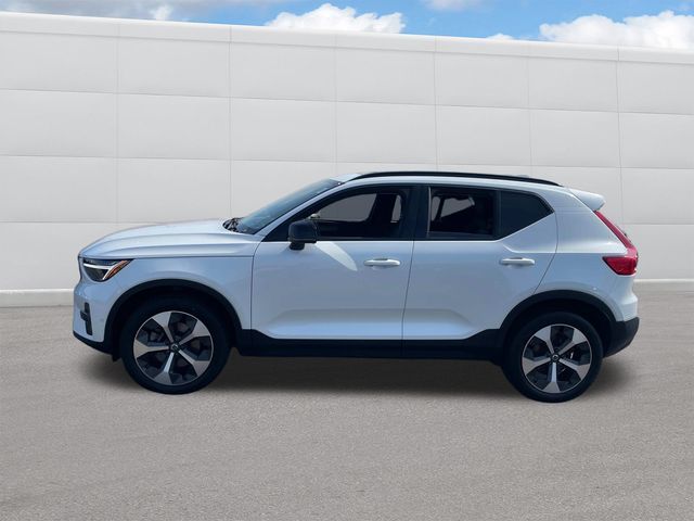 2023 Volvo XC40 Plus Dark Theme