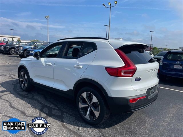 2023 Volvo XC40 Plus Dark Theme