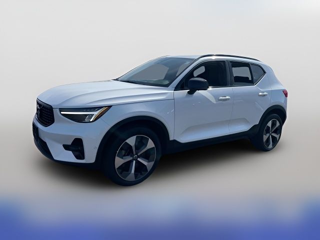 2023 Volvo XC40 Plus Dark Theme