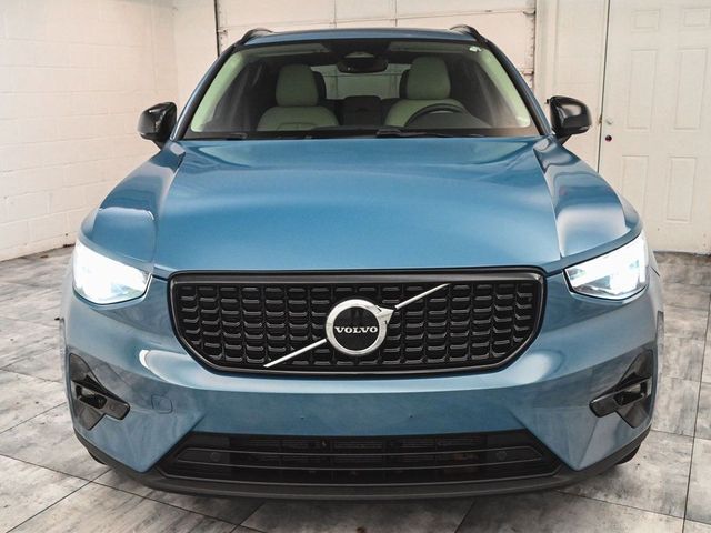 2023 Volvo XC40 Plus Dark Theme