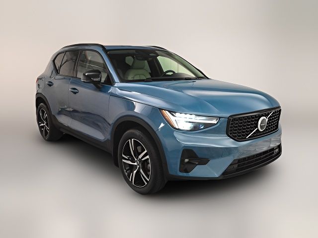 2023 Volvo XC40 Plus Dark Theme