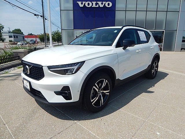 2023 Volvo XC40 Plus Dark Theme