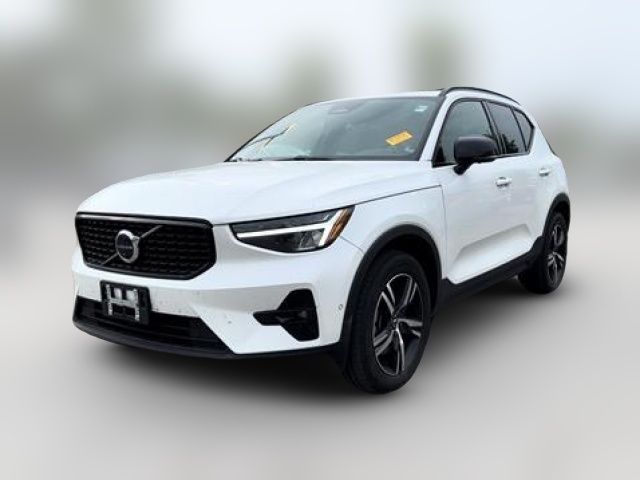 2023 Volvo XC40 Plus Dark Theme