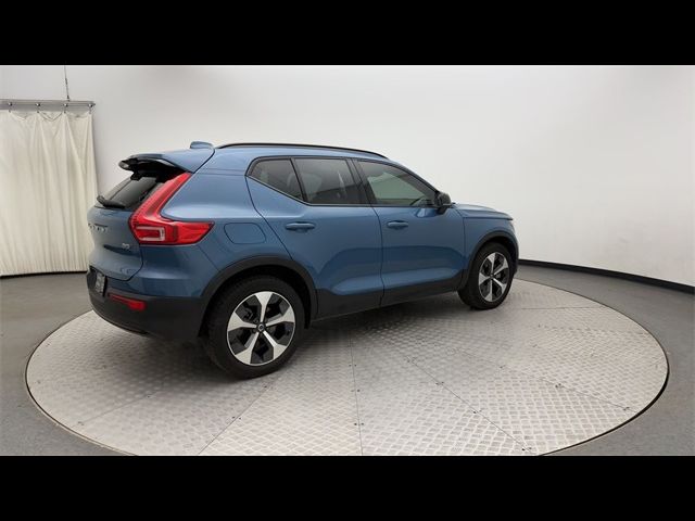 2023 Volvo XC40 Plus Dark Theme