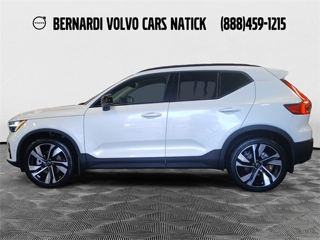 2023 Volvo XC40 Plus Dark Theme