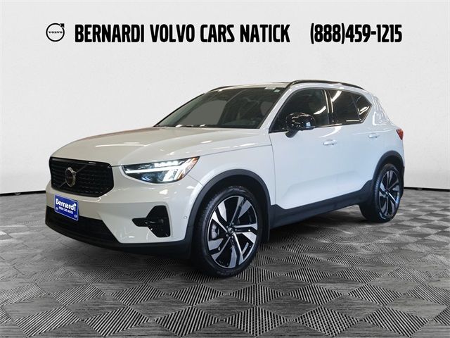 2023 Volvo XC40 Plus Dark Theme