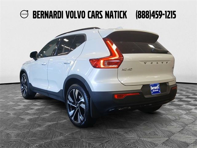 2023 Volvo XC40 Plus Dark Theme