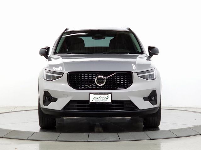 2023 Volvo XC40 Plus Dark Theme