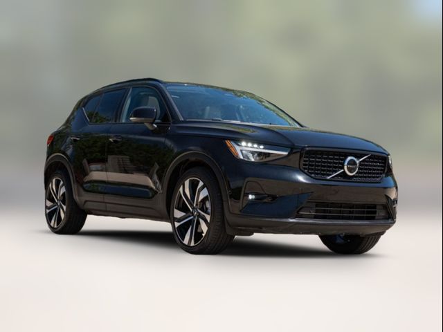 2023 Volvo XC40 Plus Dark Theme
