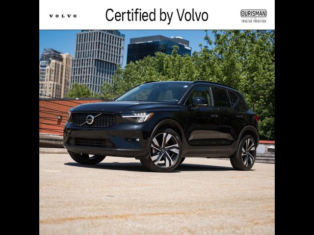 2023 Volvo XC40 Plus Dark Theme