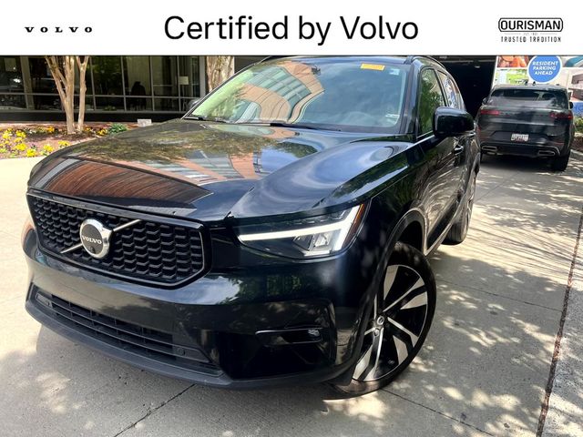 2023 Volvo XC40 Plus Dark Theme