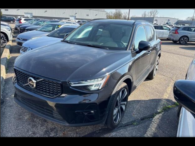 2023 Volvo XC40 Plus Dark Theme