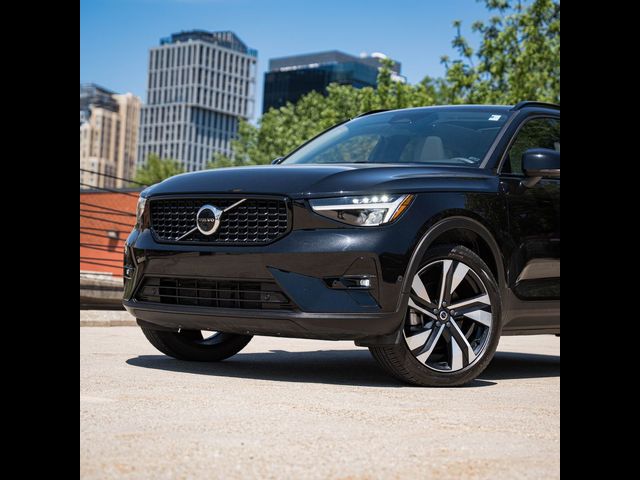 2023 Volvo XC40 Plus Dark Theme