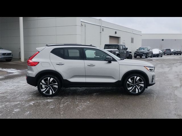 2023 Volvo XC40 Plus Dark Theme