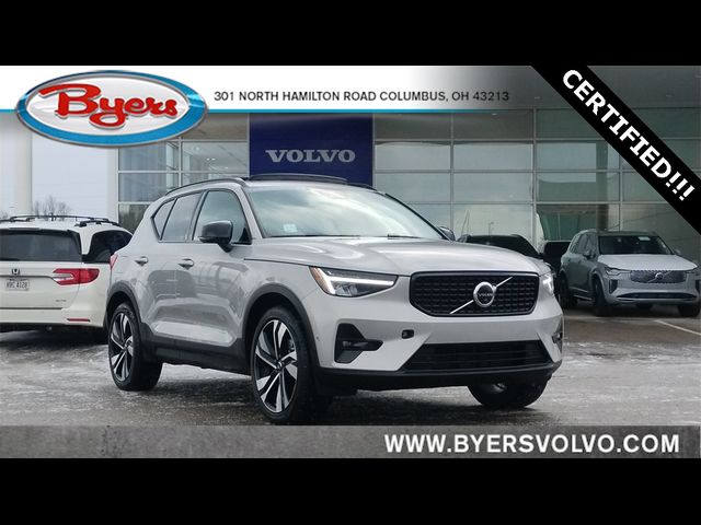 2023 Volvo XC40 Plus Dark Theme