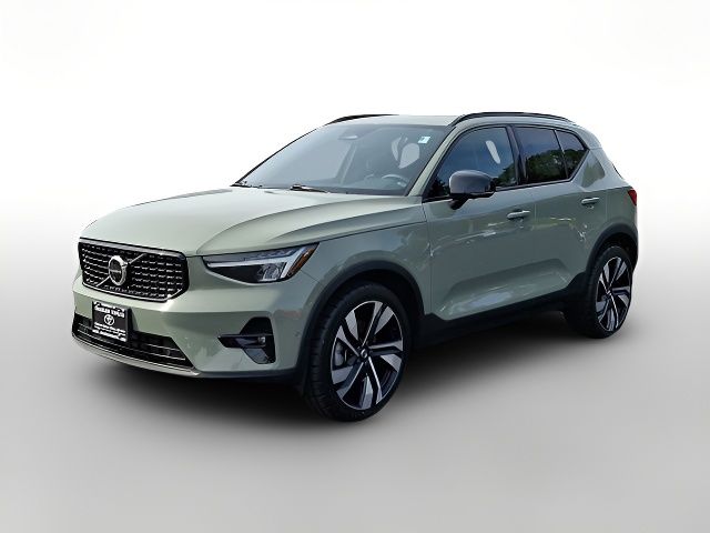 2023 Volvo XC40 Plus Dark Theme