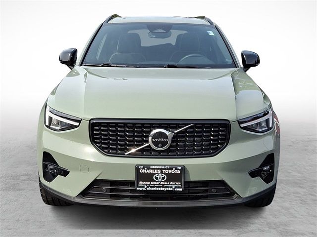 2023 Volvo XC40 Plus Dark Theme