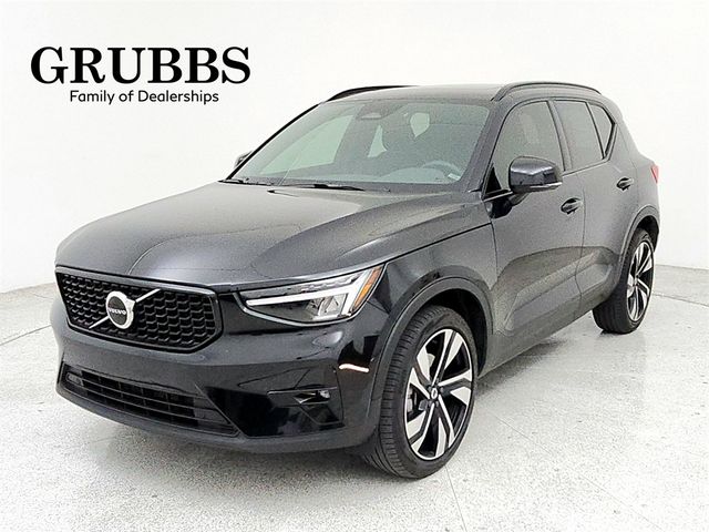 2023 Volvo XC40 Plus Dark Theme