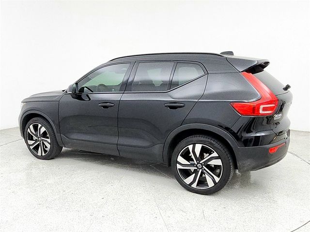 2023 Volvo XC40 Plus Dark Theme