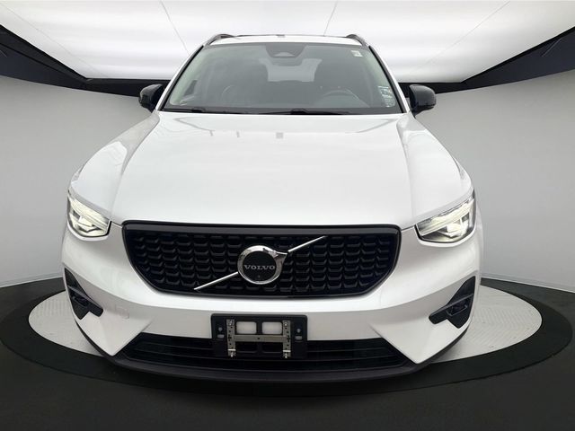 2023 Volvo XC40 Plus Dark Theme