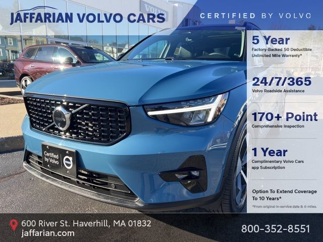 2023 Volvo XC40 Plus Dark Theme