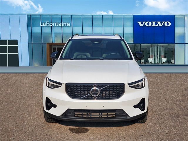 2023 Volvo XC40 Plus Dark Theme