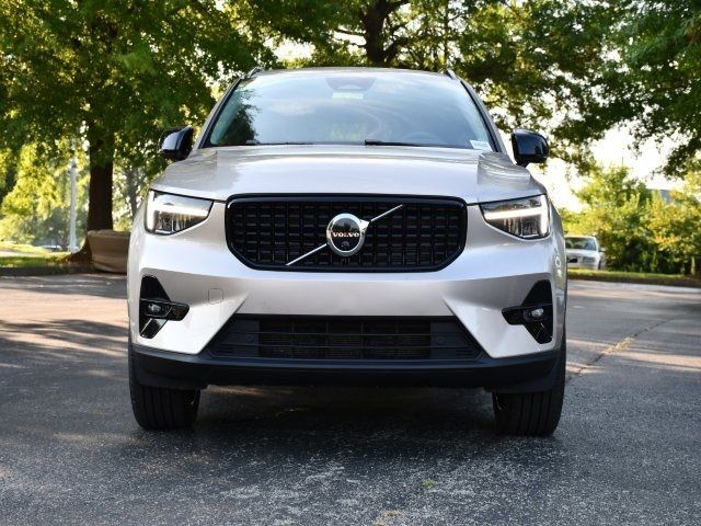 2023 Volvo XC40 Plus Dark Theme