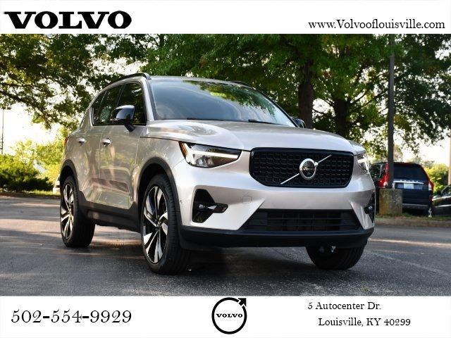 2023 Volvo XC40 Plus Dark Theme