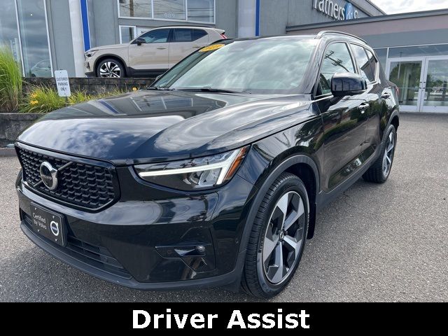 2023 Volvo XC40 Plus Dark Theme