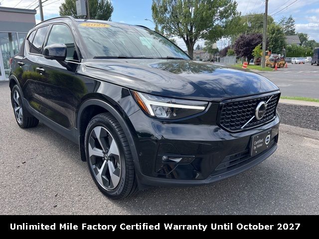 2023 Volvo XC40 Plus Dark Theme