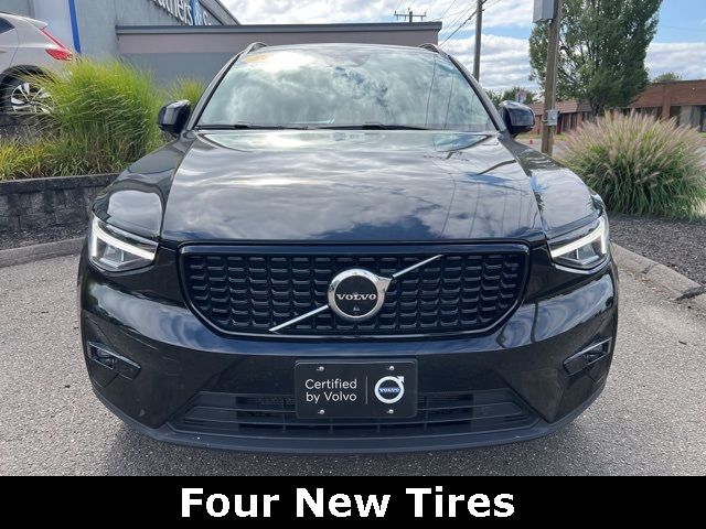 2023 Volvo XC40 Plus Dark Theme