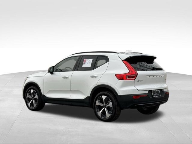 2023 Volvo XC40 Plus Dark Theme