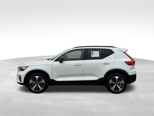 2023 Volvo XC40 Plus Dark Theme