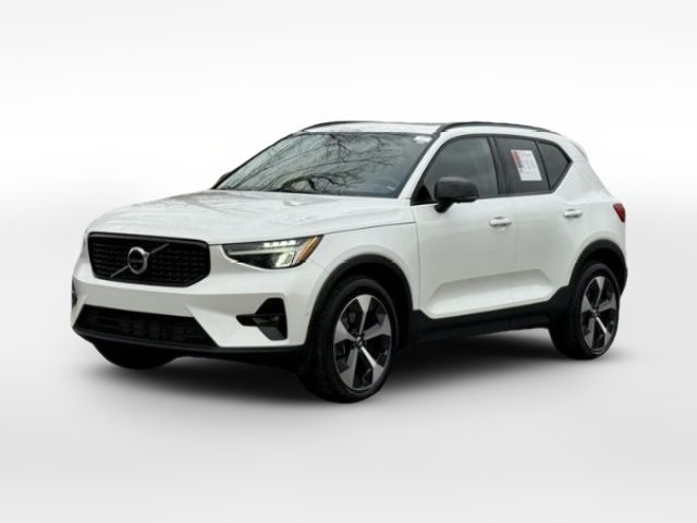 2023 Volvo XC40 Plus Dark Theme