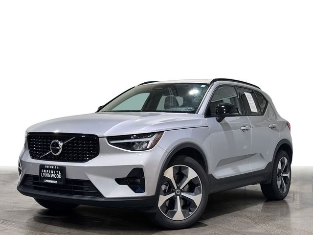 2023 Volvo XC40 Plus Dark Theme