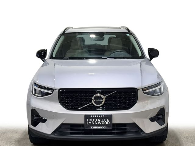 2023 Volvo XC40 Plus Dark Theme
