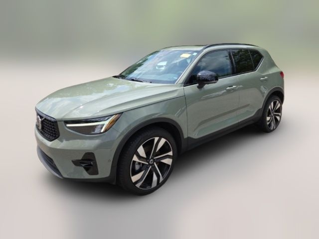 2023 Volvo XC40 Plus Dark Theme