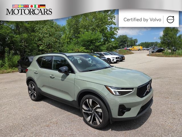 2023 Volvo XC40 Plus Dark Theme