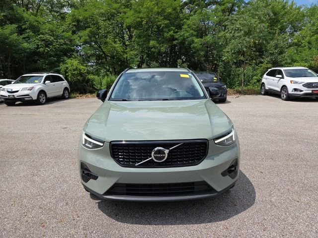 2023 Volvo XC40 Plus Dark Theme