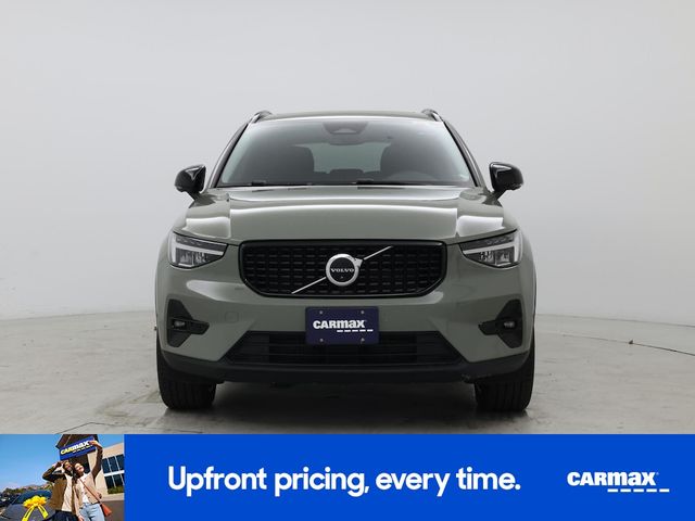 2023 Volvo XC40 Plus Dark Theme