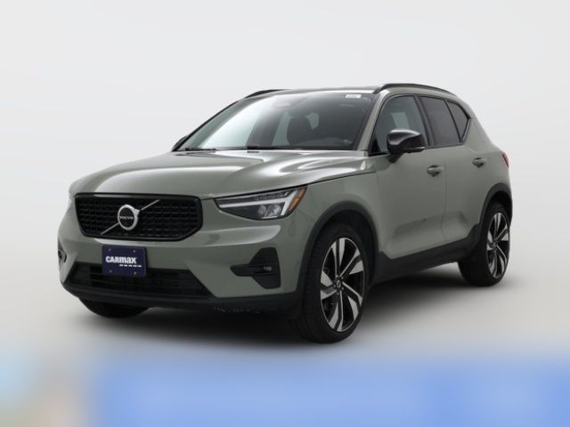 2023 Volvo XC40 Plus Dark Theme