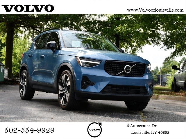 2023 Volvo XC40 Plus Dark Theme