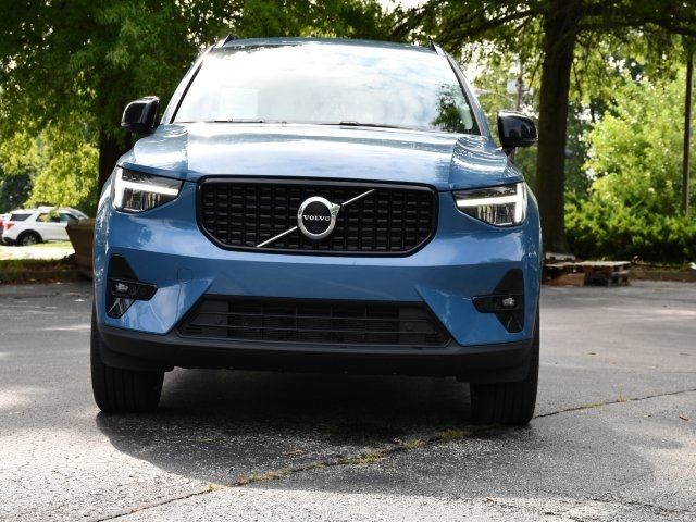 2023 Volvo XC40 Plus Dark Theme